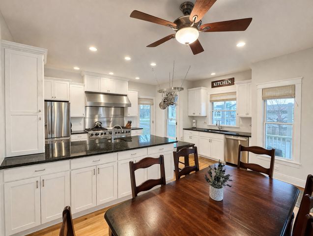 311 Brainerd Avenue, Libertyville, IL 60048