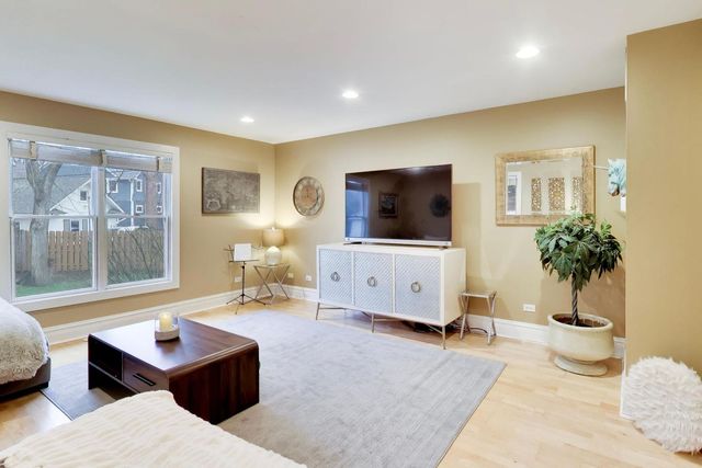 311 Brainerd Avenue, Libertyville, IL 60048