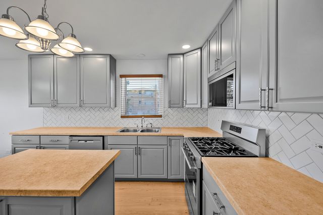 565 Oglesby Avenue, Calumet City, IL 60409