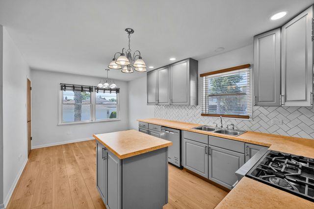 565 Oglesby Avenue, Calumet City, IL 60409