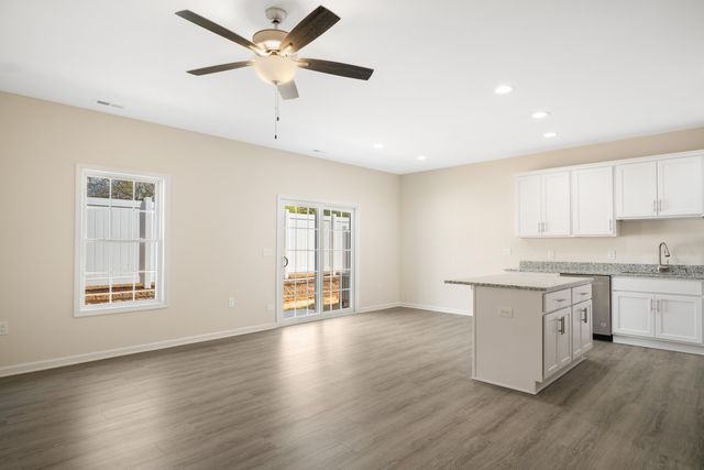 6138 Warren Newcomb, Radford, VA 24141