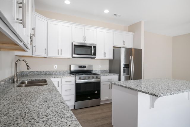 6138 Warren Newcomb, Radford, VA 24141