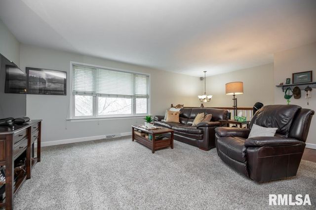 6407 N ROBINWOOD Drive, Peoria, IL 61614