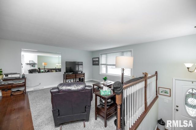 6407 N ROBINWOOD Drive, Peoria, IL 61614