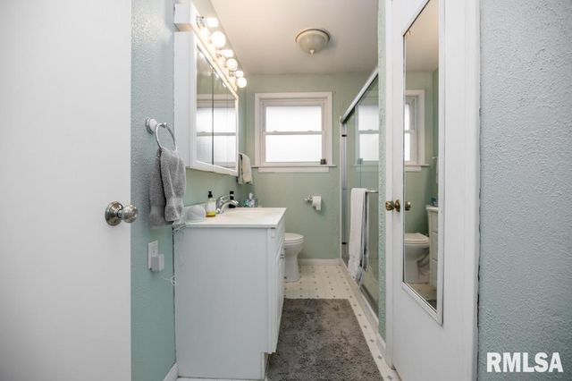 6407 N ROBINWOOD Drive, Peoria, IL 61614