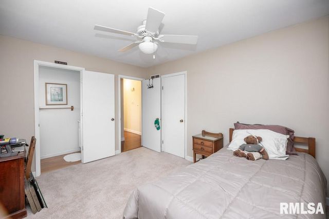 6407 N ROBINWOOD Drive, Peoria, IL 61614