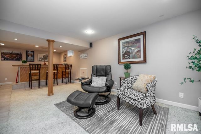 6407 N ROBINWOOD Drive, Peoria, IL 61614