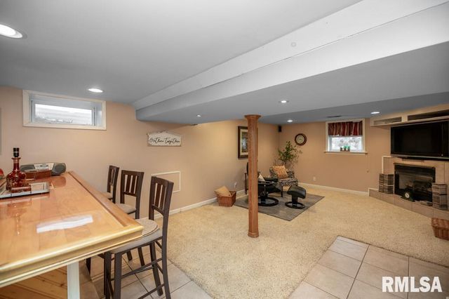 6407 N ROBINWOOD Drive, Peoria, IL 61614