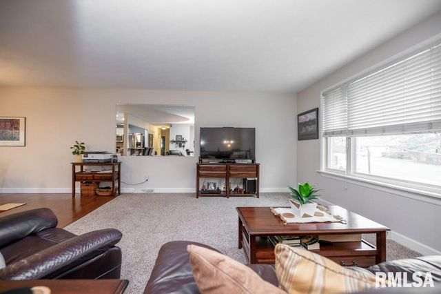 6407 N ROBINWOOD Drive, Peoria, IL 61614