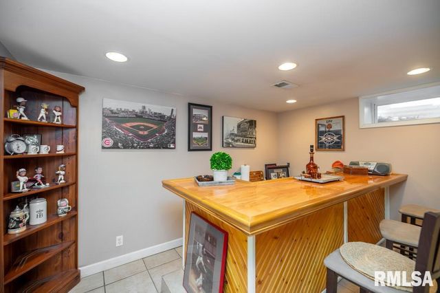 6407 N ROBINWOOD Drive, Peoria, IL 61614