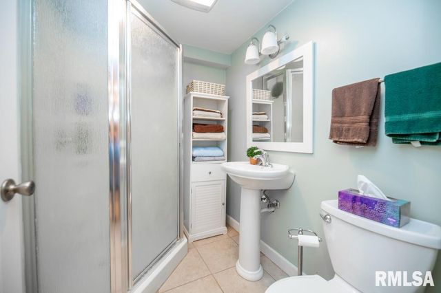 6407 N ROBINWOOD Drive, Peoria, IL 61614