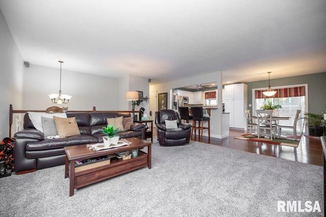 6407 N ROBINWOOD Drive, Peoria, IL 61614