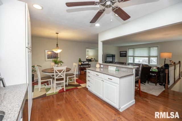 6407 N ROBINWOOD Drive, Peoria, IL 61614