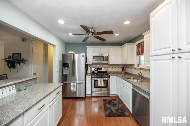 6407 N ROBINWOOD Drive, Peoria, IL 61614