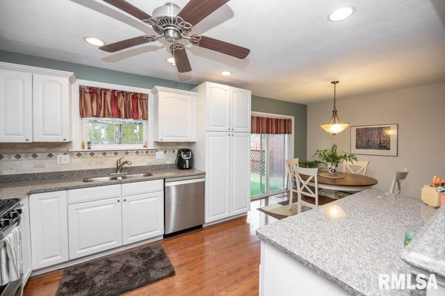 6407 N ROBINWOOD Drive, Peoria, IL 61614