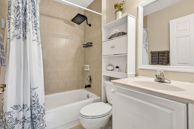 9090 NW 40th Place, Sunrise, FL 33351