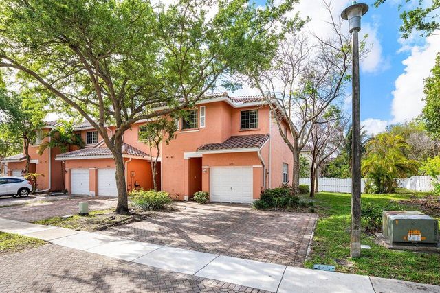 9090 NW 40th Place, Sunrise, FL 33351