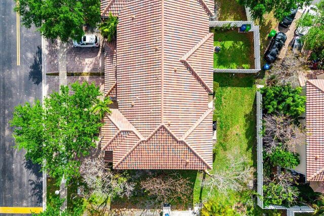 9090 NW 40th Place, Sunrise, FL 33351