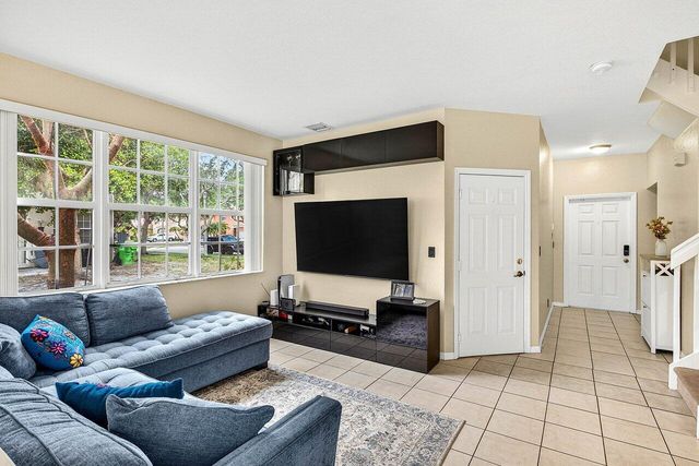 9090 NW 40th Place, Sunrise, FL 33351