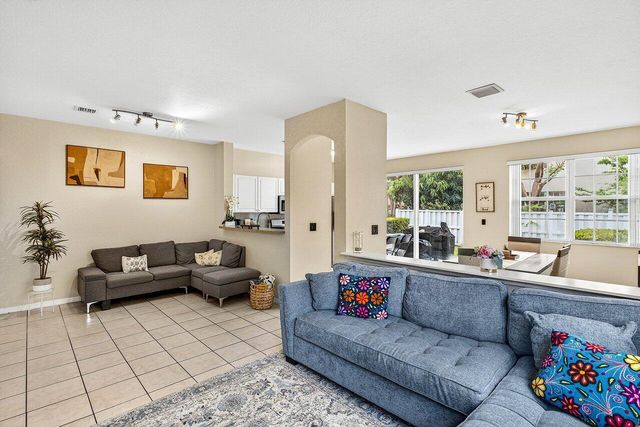 9090 NW 40th Place, Sunrise, FL 33351