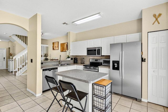 9090 NW 40th Place, Sunrise, FL 33351