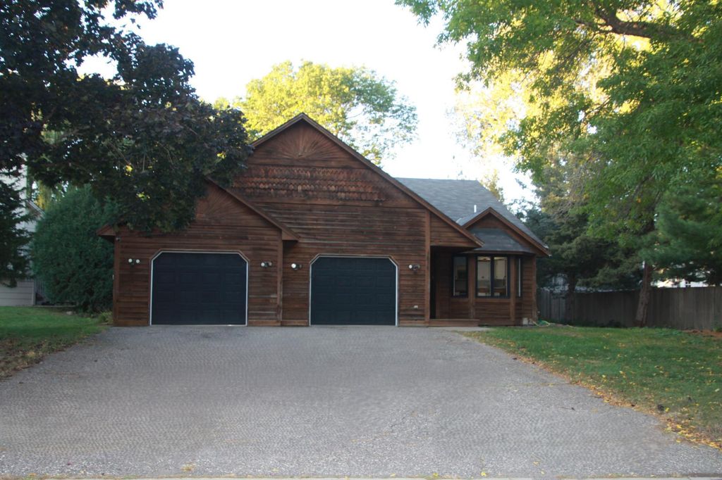 1516 Rushmore Drive, Burnsville, MN 55306