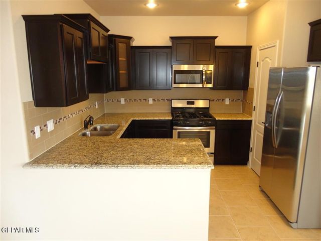 14254 Earl Chokiski Avenue, El Paso, TX 79938