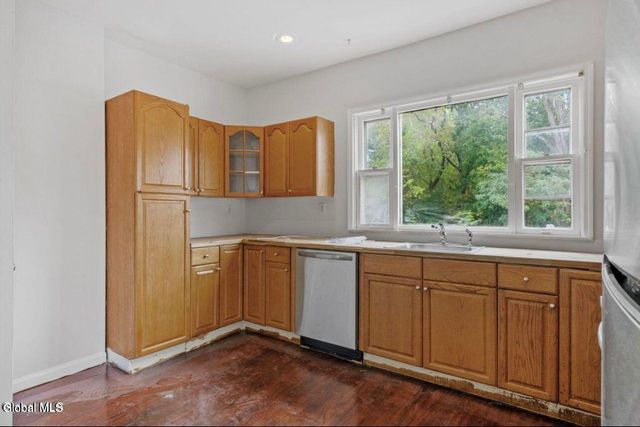 300 B Route 9W B, Albany, NY 12209