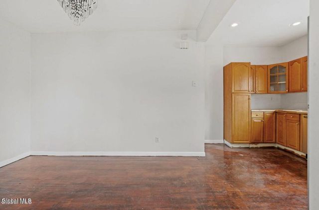 300 B Route 9W B, Albany, NY 12209