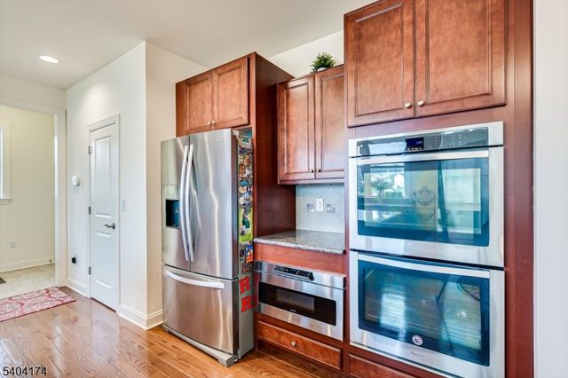 2 Eagle Ct, South Brunswick Twp., NJ 08852