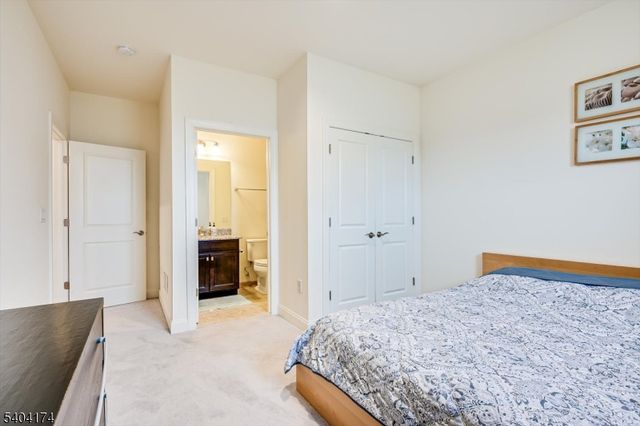 2 Eagle Ct, South Brunswick Twp., NJ 08852