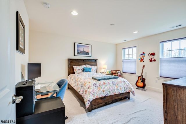 2 Eagle Ct, South Brunswick Twp., NJ 08852