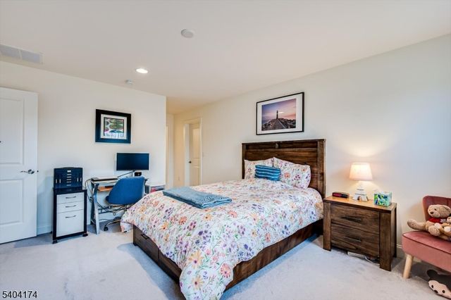 2 Eagle Ct, South Brunswick Twp., NJ 08852