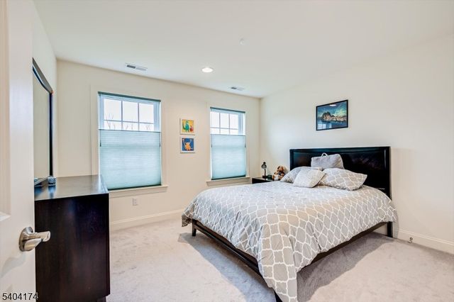 2 Eagle Ct, South Brunswick Twp., NJ 08852