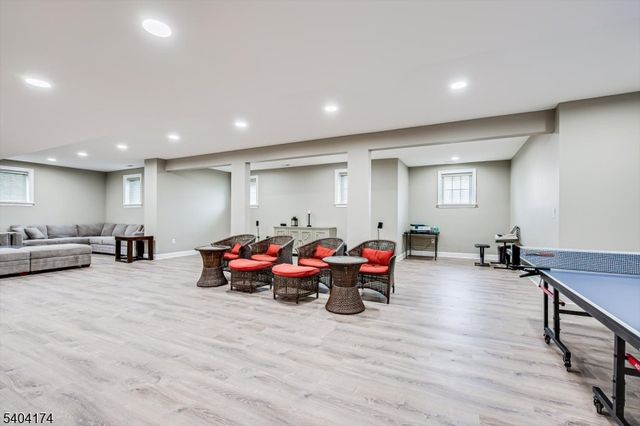 2 Eagle Ct, South Brunswick Twp., NJ 08852