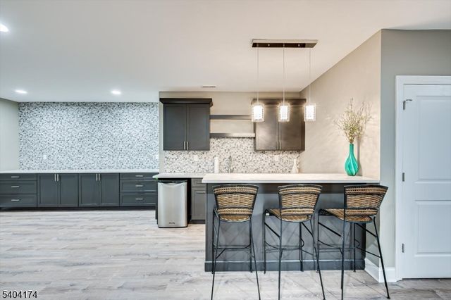 2 Eagle Ct, South Brunswick Twp., NJ 08852