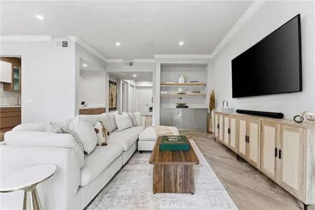 11500 San Vicente Boulevard 202, Los Angeles, CA 90049