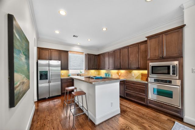 912 Lovett B, Houston, TX 77006