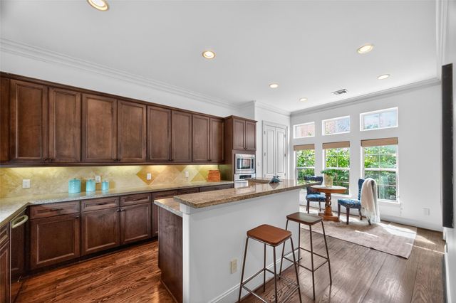 912 Lovett B, Houston, TX 77006