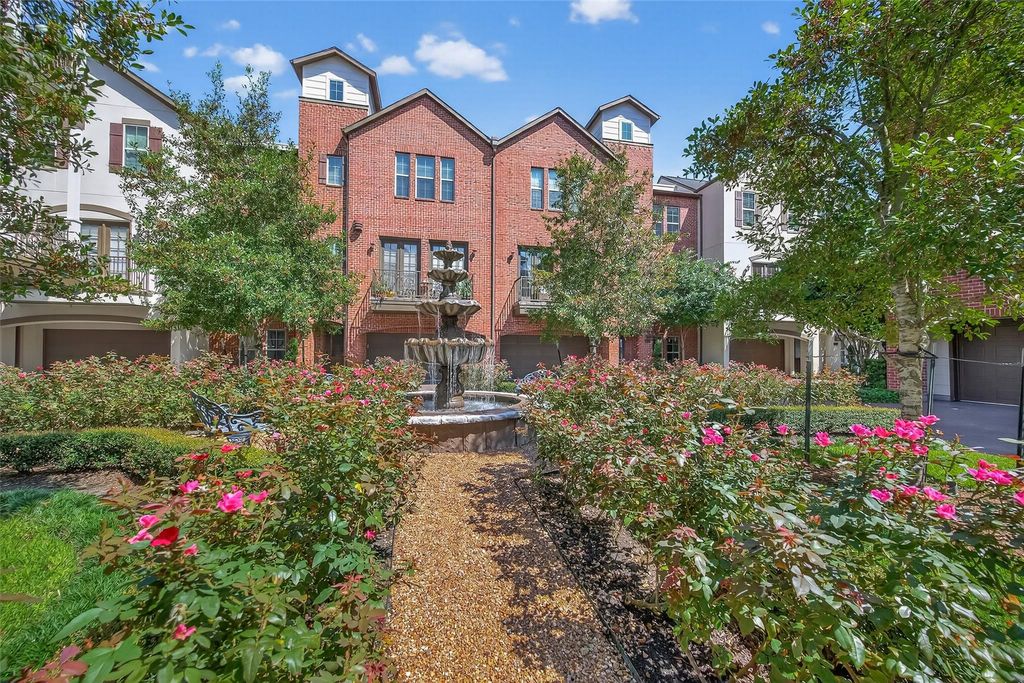 912 Lovett B, Houston, TX 77006