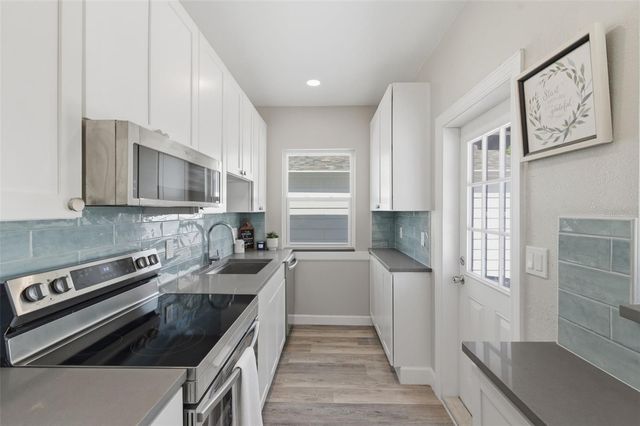 410 W LEMON STREET, Tarpon Springs, FL 34689