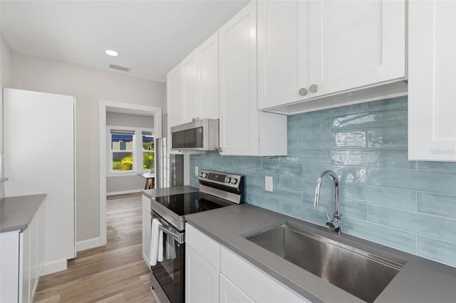 410 W LEMON STREET, Tarpon Springs, FL 34689