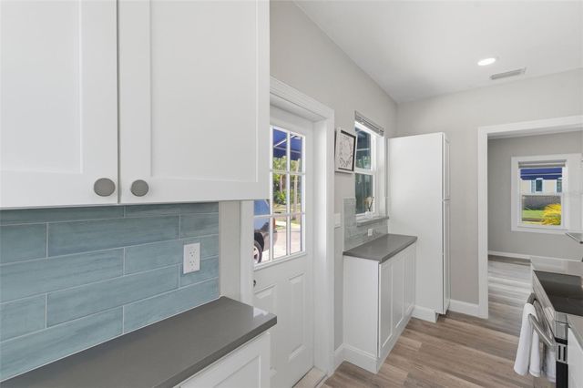 410 W LEMON STREET, Tarpon Springs, FL 34689