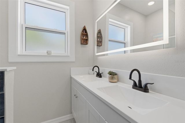 410 W LEMON STREET, Tarpon Springs, FL 34689