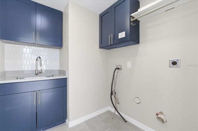 410 W LEMON STREET, Tarpon Springs, FL 34689