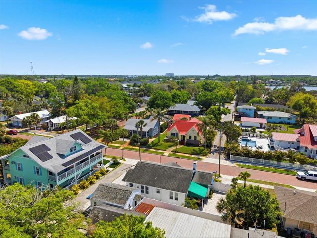 410 W LEMON STREET, Tarpon Springs, FL 34689
