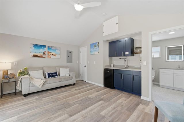 410 W LEMON STREET, Tarpon Springs, FL 34689