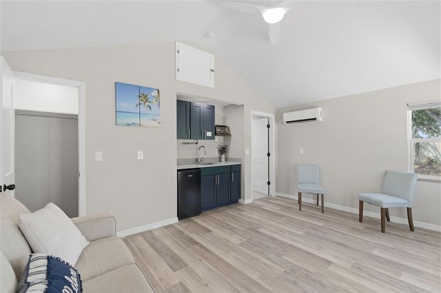 410 W LEMON STREET, Tarpon Springs, FL 34689