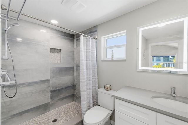 410 W LEMON STREET, Tarpon Springs, FL 34689