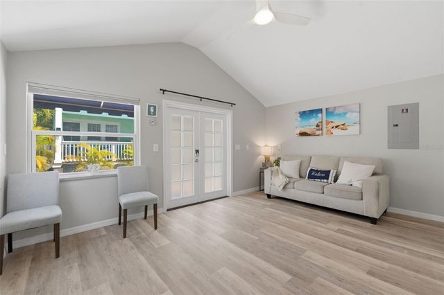 410 W LEMON STREET, Tarpon Springs, FL 34689